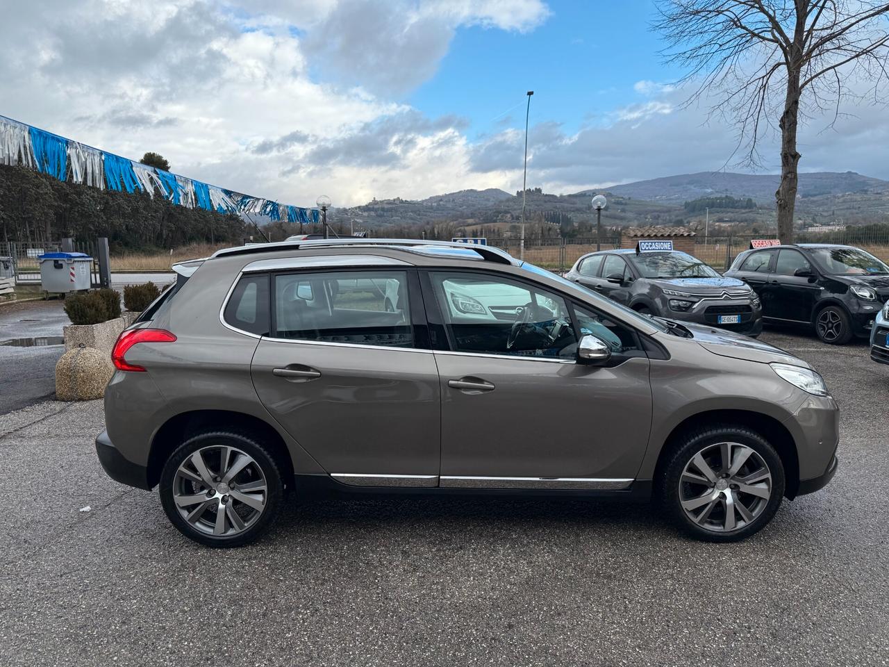 " SOLO 40.000 KM " Peugeot 2008 Benz. Allure