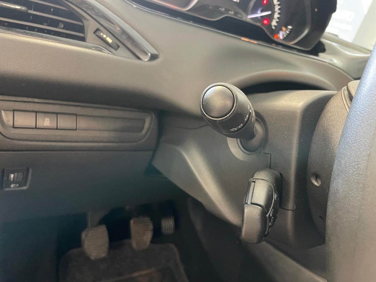 Peugeot 208 PureTech 82 5 porte Allure