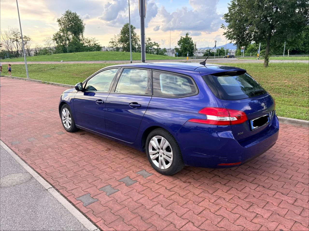 Peugeot 308 BlueHDi 100 S&S SW Business